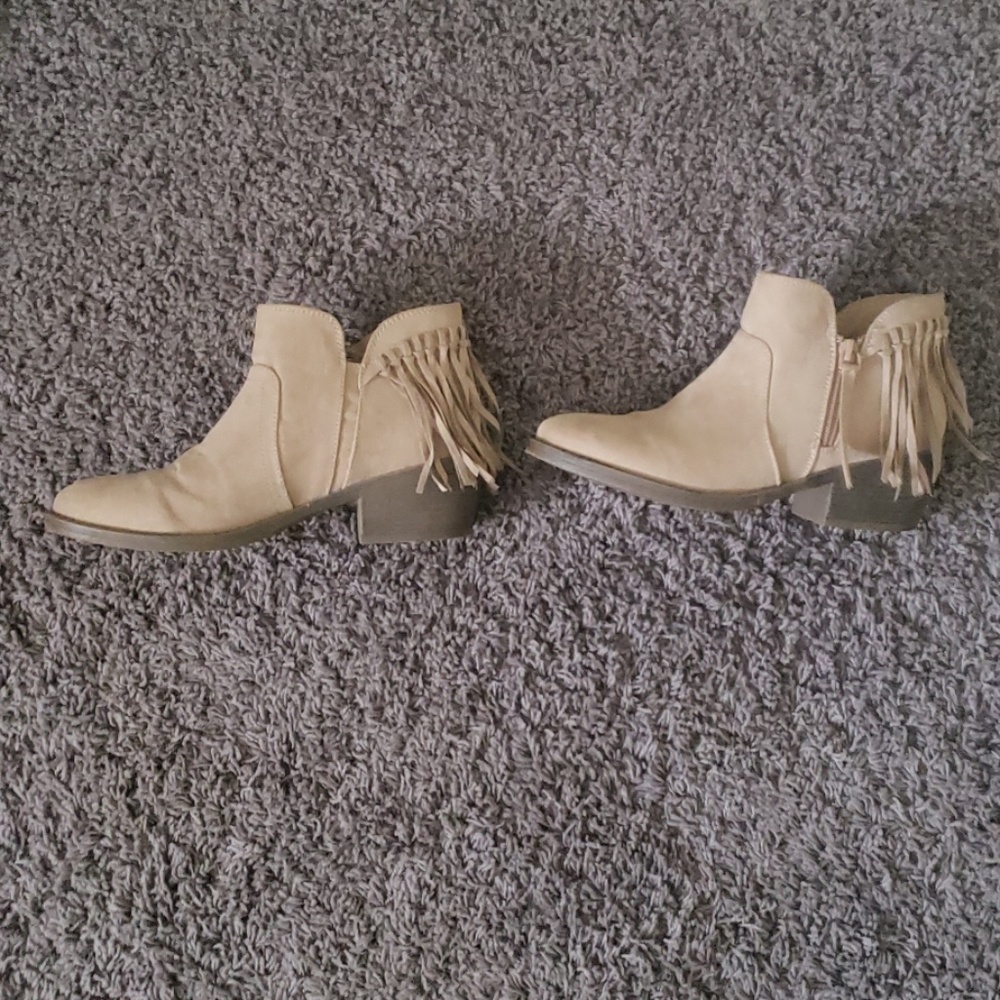🔥 American Eagle 🙌6 1/2 bootie w/fringe🦄 - Picture 3 of 5